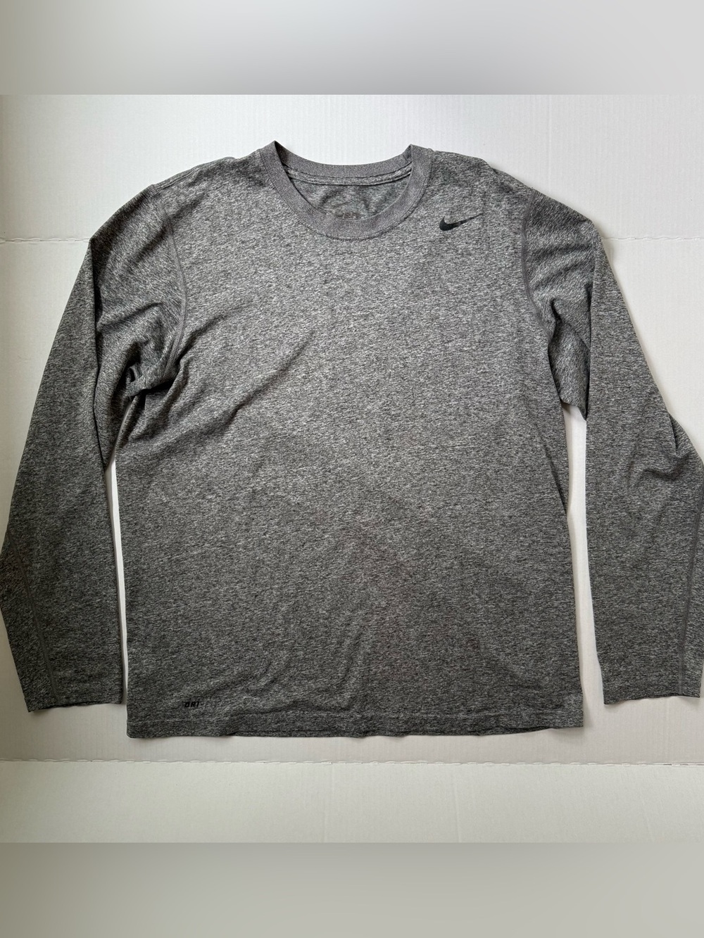 Nike Long-Sleeve Dri-FIT Shirt in Heather Gray Men’s Size Medium